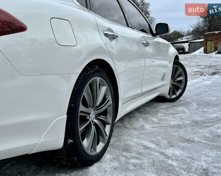 Белый Инфинити Q70, объемом двигателя 3.7 л и пробегом 178 тыс. км за 21000 $, фото 1 на Automoto.ua