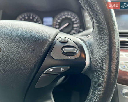 Белый Инфинити Q70, объемом двигателя 3.7 л и пробегом 178 тыс. км за 21000 $, фото 19 на Automoto.ua