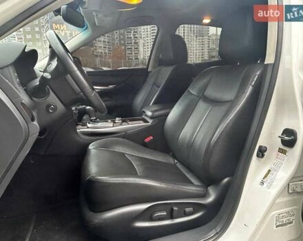 Белый Инфинити Q70, объемом двигателя 3.7 л и пробегом 101 тыс. км за 16990 $, фото 8 на Automoto.ua