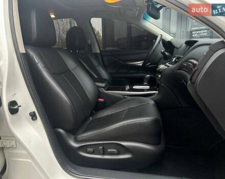 Белый Инфинити Q70, объемом двигателя 3.7 л и пробегом 101 тыс. км за 16990 $, фото 11 на Automoto.ua