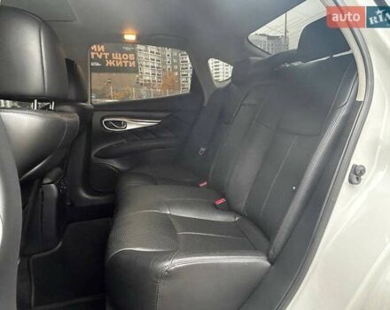 Белый Инфинити Q70, объемом двигателя 3.7 л и пробегом 101 тыс. км за 16990 $, фото 10 на Automoto.ua