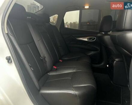 Белый Инфинити Q70, объемом двигателя 3.7 л и пробегом 101 тыс. км за 16990 $, фото 9 на Automoto.ua