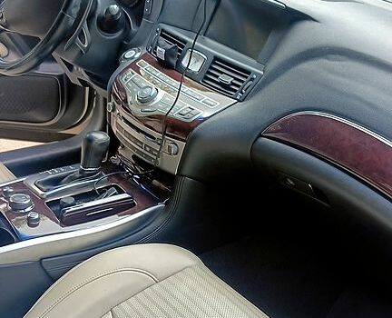 Белый Инфинити Q70, объемом двигателя 3.7 л и пробегом 80 тыс. км за 16700 $, фото 5 на Automoto.ua