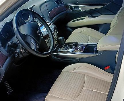 Белый Инфинити Q70, объемом двигателя 3.7 л и пробегом 80 тыс. км за 16700 $, фото 3 на Automoto.ua