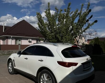 Белый Инфинити Q70, объемом двигателя 3.7 л и пробегом 120 тыс. км за 25777 $, фото 1 на Automoto.ua