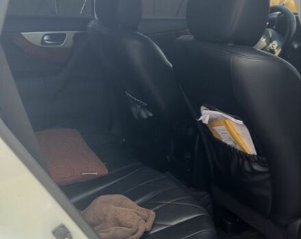 Белый Инфинити Q70, объемом двигателя 3.7 л и пробегом 120 тыс. км за 25777 $, фото 6 на Automoto.ua