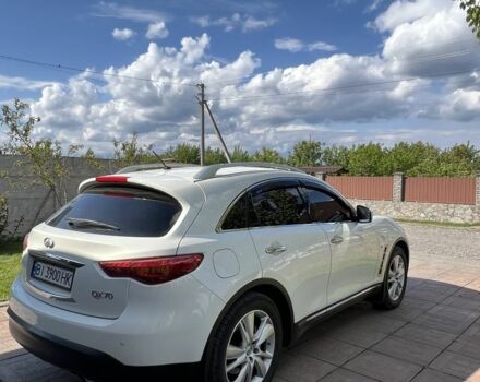 Белый Инфинити Q70, объемом двигателя 3.7 л и пробегом 120 тыс. км за 25777 $, фото 2 на Automoto.ua