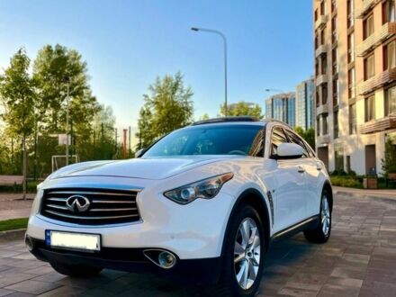 Інфініті Q70 2014 у Києві на Automoto.ua Білий Інфініті Q70, об'ємом двигуна 0 л та пробігом 120 тис. км за 16800 $, фото 1 на Automoto.ua