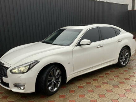 Инфинити Q70 2015 в Киеве на Automoto.ua Белый Инфинити Q70, объемом двигателя 3.7 л и пробегом 178 тыс. км за 21000 $, фото 1 на Automoto.ua
