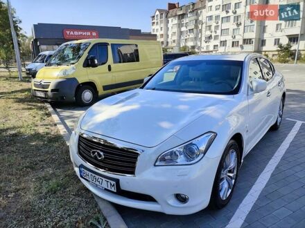 Инфинити Q70 2015 в Одессе на Automoto.ua Белый Инфинити Q70, объемом двигателя 3.7 л и пробегом 95 тыс. км за 18500 $, фото 1 на Automoto.ua