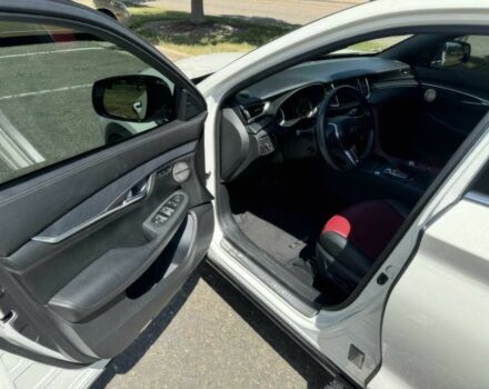 Білий Інфініті КХ, об'ємом двигуна 2 л та пробігом 21 тис. км за 11700 $, фото 7 на Automoto.ua