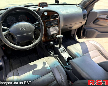 Черный Инфинити КХ, объемом двигателя 3.3 л и пробегом 300 тыс. км за 6999 $, фото 6 на Automoto.ua