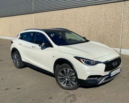 Белый Инфинити QX30, объемом двигателя 2 л и пробегом 77 тыс. км за 18300 $, фото 2 на Automoto.ua