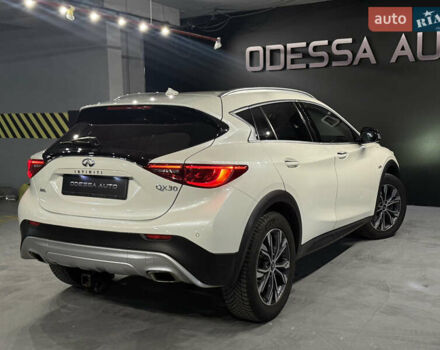 Белый Инфинити QX30, объемом двигателя 1.99 л и пробегом 125 тыс. км за 15000 $, фото 10 на Automoto.ua