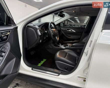 Белый Инфинити QX30, объемом двигателя 1.99 л и пробегом 74 тыс. км за 20900 $, фото 15 на Automoto.ua