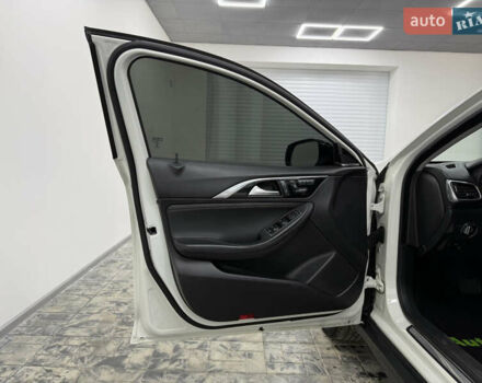 Белый Инфинити QX30, объемом двигателя 1.99 л и пробегом 74 тыс. км за 20900 $, фото 17 на Automoto.ua