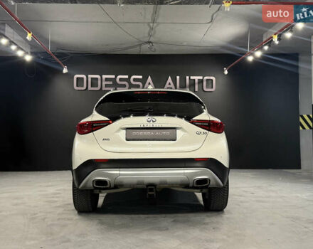 Белый Инфинити QX30, объемом двигателя 1.99 л и пробегом 125 тыс. км за 15000 $, фото 12 на Automoto.ua