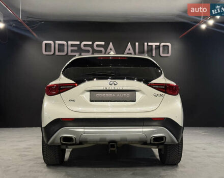 Белый Инфинити QX30, объемом двигателя 1.99 л и пробегом 125 тыс. км за 15000 $, фото 13 на Automoto.ua