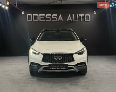 Белый Инфинити QX30, объемом двигателя 1.99 л и пробегом 125 тыс. км за 15000 $, фото 2 на Automoto.ua