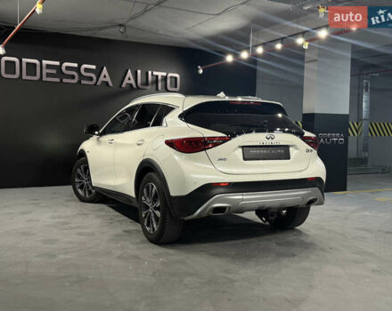 Белый Инфинити QX30, объемом двигателя 1.99 л и пробегом 125 тыс. км за 15000 $, фото 4 на Automoto.ua