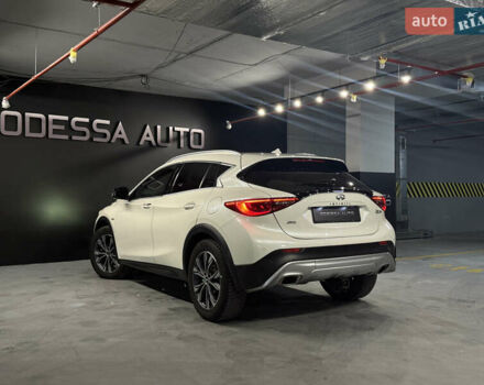 Белый Инфинити QX30, объемом двигателя 1.99 л и пробегом 125 тыс. км за 15000 $, фото 5 на Automoto.ua