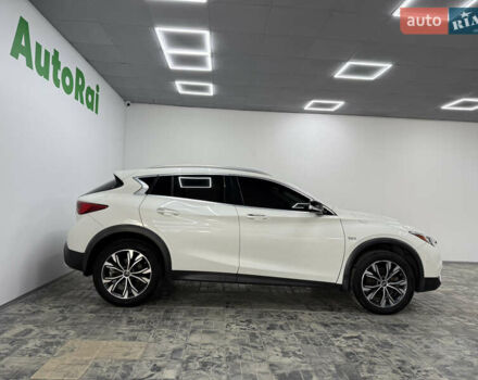 Белый Инфинити QX30, объемом двигателя 1.99 л и пробегом 74 тыс. км за 20900 $, фото 3 на Automoto.ua