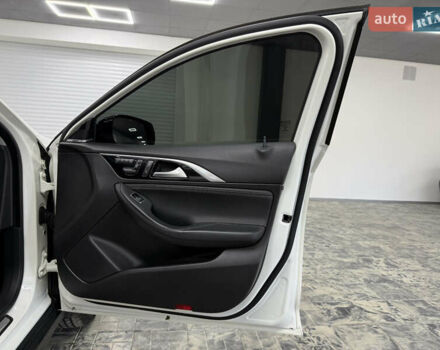 Белый Инфинити QX30, объемом двигателя 1.99 л и пробегом 74 тыс. км за 20900 $, фото 21 на Automoto.ua