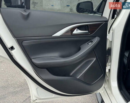 Белый Инфинити QX30, объемом двигателя 2 л и пробегом 87 тыс. км за 18199 $, фото 25 на Automoto.ua