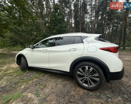 Білий Інфініті QX30, об'ємом двигуна 1.99 л та пробігом 113 тис. км за 19000 $, фото 6 на Automoto.ua