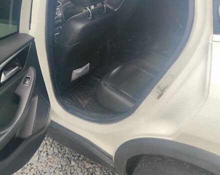 Белый Инфинити QX30, объемом двигателя 1.99 л и пробегом 140 тыс. км за 19500 $, фото 5 на Automoto.ua