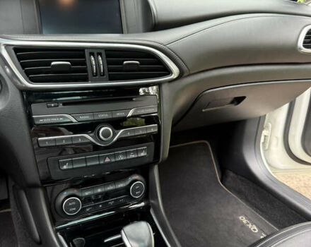 Білий Інфініті QX30, об'ємом двигуна 1.99 л та пробігом 113 тис. км за 19000 $, фото 12 на Automoto.ua