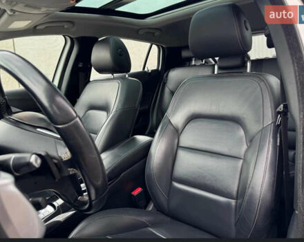 Белый Инфинити QX30, объемом двигателя 1.99 л и пробегом 125 тыс. км за 14950 $, фото 4 на Automoto.ua