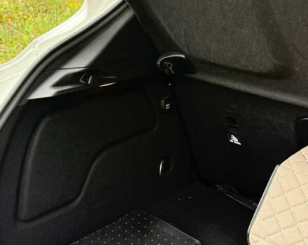 Білий Інфініті QX30, об'ємом двигуна 1.99 л та пробігом 113 тис. км за 19000 $, фото 21 на Automoto.ua