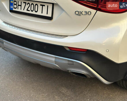 Белый Инфинити QX30, объемом двигателя 1.99 л и пробегом 74 тыс. км за 22800 $, фото 6 на Automoto.ua