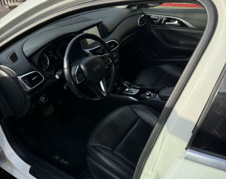 Білий Інфініті QX30, об'ємом двигуна 1.99 л та пробігом 54 тис. км за 19000 $, фото 4 на Automoto.ua