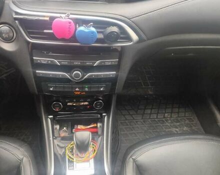 Белый Инфинити QX30, объемом двигателя 1.99 л и пробегом 140 тыс. км за 19500 $, фото 10 на Automoto.ua