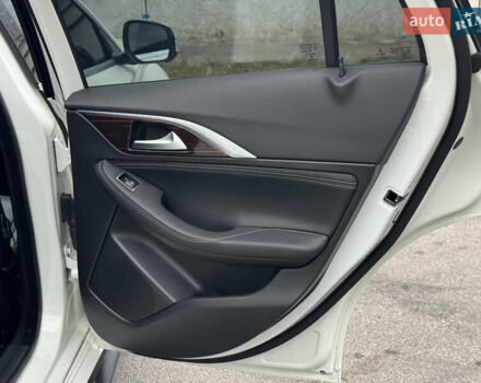 Белый Инфинити QX30, объемом двигателя 2 л и пробегом 87 тыс. км за 18199 $, фото 29 на Automoto.ua