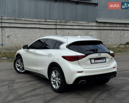Белый Инфинити QX30, объемом двигателя 2 л и пробегом 87 тыс. км за 18199 $, фото 4 на Automoto.ua