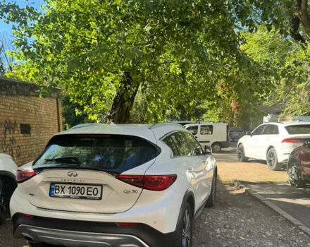 Белый Инфинити QX30, объемом двигателя 1.99 л и пробегом 125 тыс. км за 14950 $, фото 1 на Automoto.ua