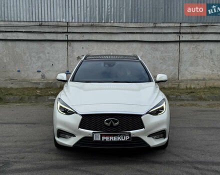 Белый Инфинити QX30, объемом двигателя 2 л и пробегом 87 тыс. км за 18199 $, фото 1 на Automoto.ua