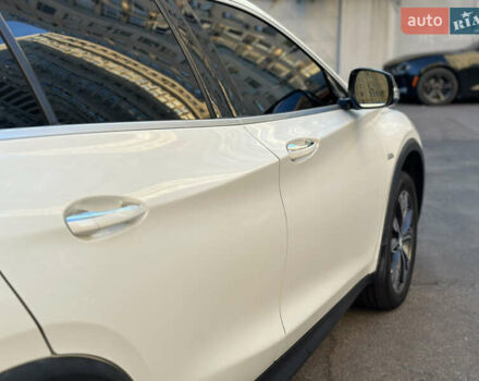 Белый Инфинити QX30, объемом двигателя 1.99 л и пробегом 74 тыс. км за 22800 $, фото 7 на Automoto.ua