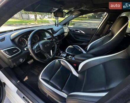 Белый Инфинити QX30, объемом двигателя 1.99 л и пробегом 48 тыс. км за 22700 $, фото 24 на Automoto.ua