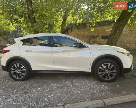 Белый Инфинити QX30, объемом двигателя 1.99 л и пробегом 125 тыс. км за 14950 $, фото 6 на Automoto.ua