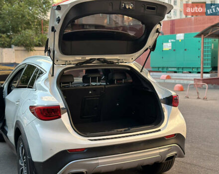 Белый Инфинити QX30, объемом двигателя 1.99 л и пробегом 74 тыс. км за 22800 $, фото 27 на Automoto.ua