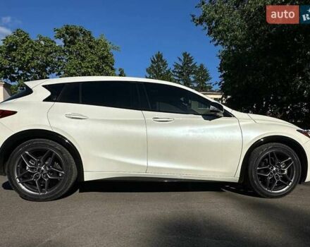 Белый Инфинити QX30, объемом двигателя 1.99 л и пробегом 48 тыс. км за 22700 $, фото 4 на Automoto.ua