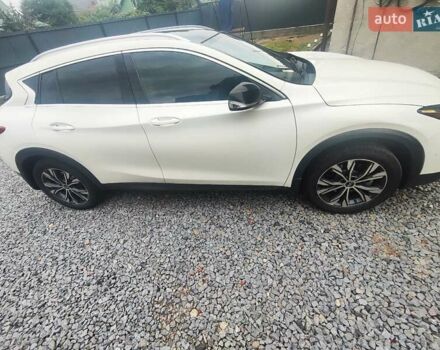 Белый Инфинити QX30, объемом двигателя 1.99 л и пробегом 140 тыс. км за 19500 $, фото 7 на Automoto.ua