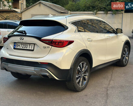 Белый Инфинити QX30, объемом двигателя 1.99 л и пробегом 74 тыс. км за 22800 $, фото 4 на Automoto.ua