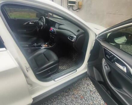 Белый Инфинити QX30, объемом двигателя 1.99 л и пробегом 140 тыс. км за 19500 $, фото 3 на Automoto.ua