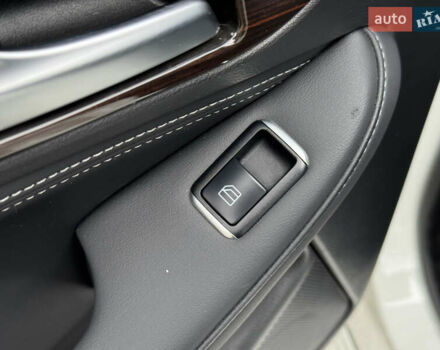 Белый Инфинити QX30, объемом двигателя 2 л и пробегом 87 тыс. км за 18199 $, фото 26 на Automoto.ua