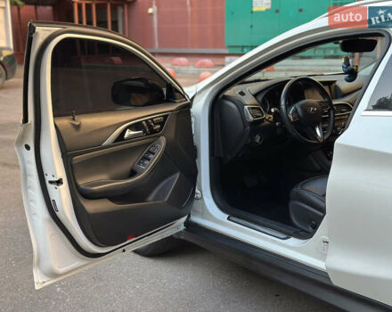 Белый Инфинити QX30, объемом двигателя 1.99 л и пробегом 74 тыс. км за 22800 $, фото 14 на Automoto.ua